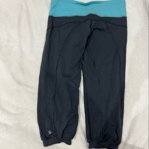 Gray Lululemon cropped leggings - Size 4